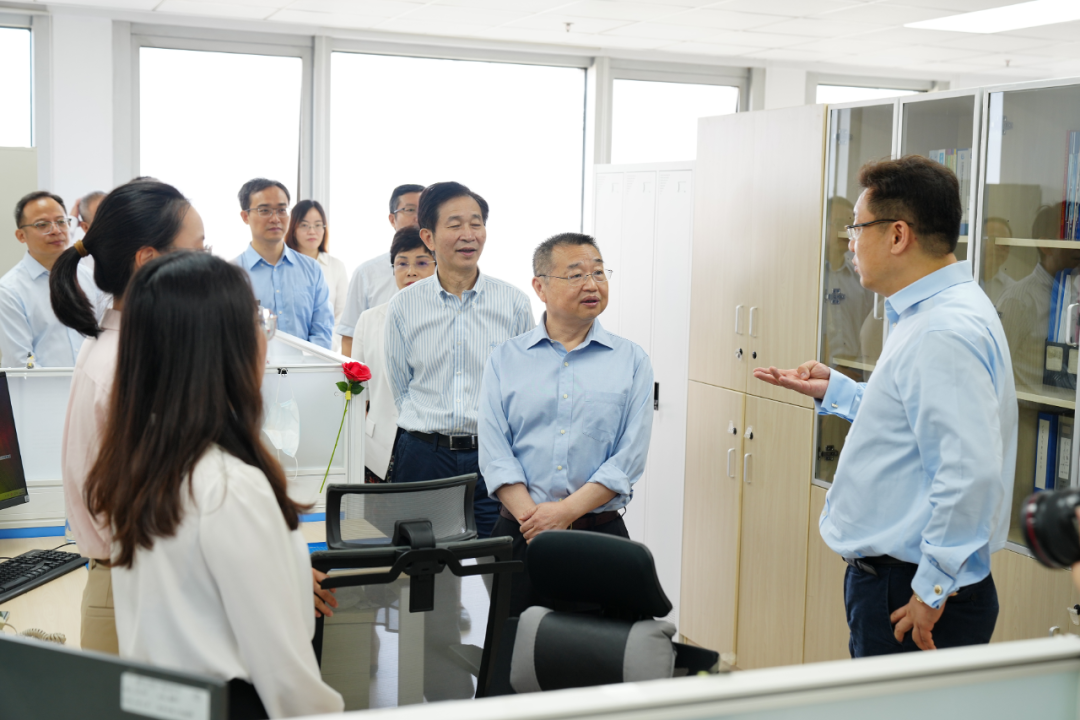 國(guó)家醫(yī)療保障局黨組書記、局長(zhǎng)胡靜林調(diào)研醫(yī)保研究會(huì)和《中國(guó)醫(yī)療保險(xiǎn)》雜志社